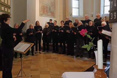 Mit Liedern für den Frieden gebetet